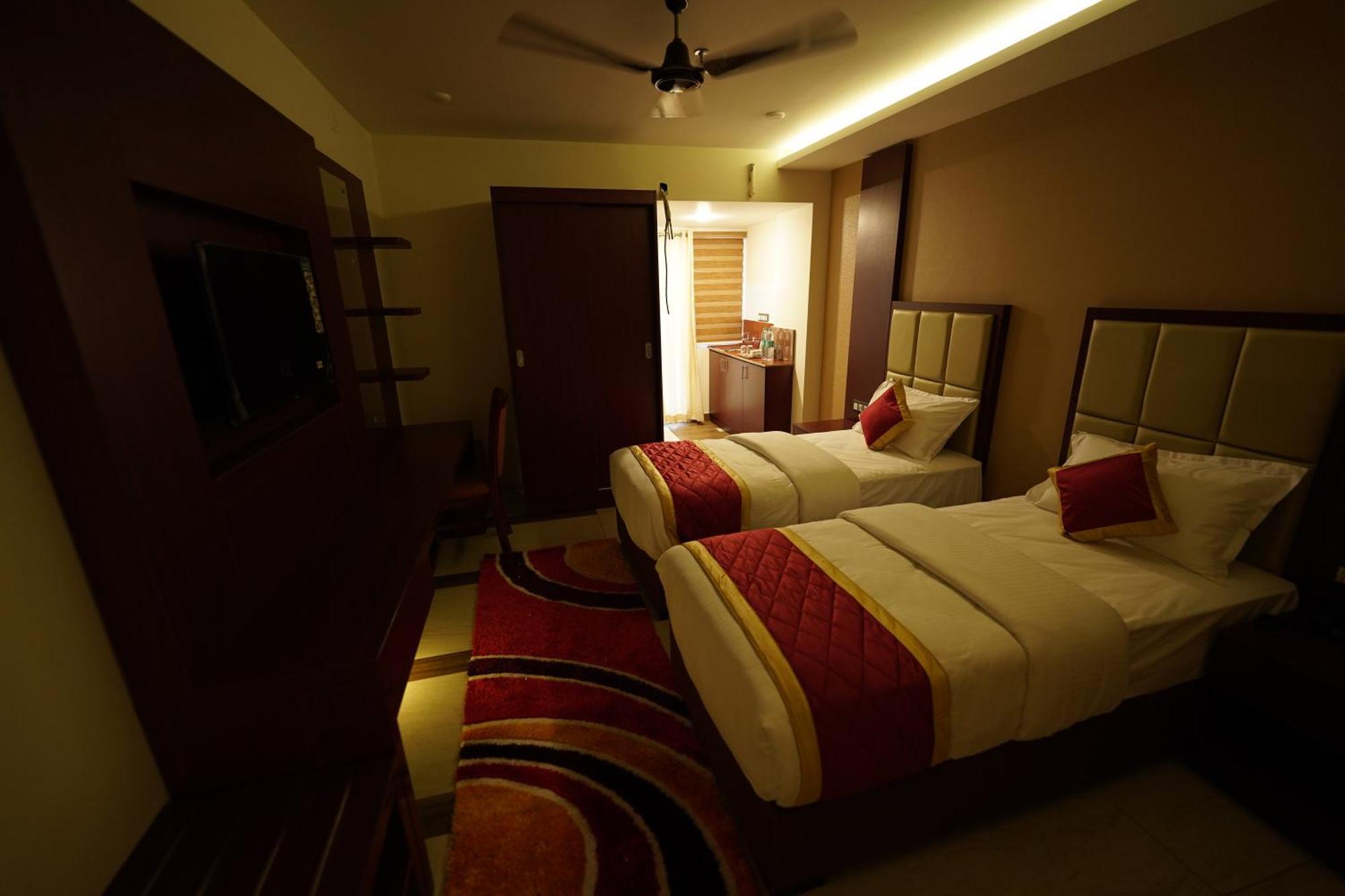 Hotel Newline Orchid Гуруваюр Экстерьер фото