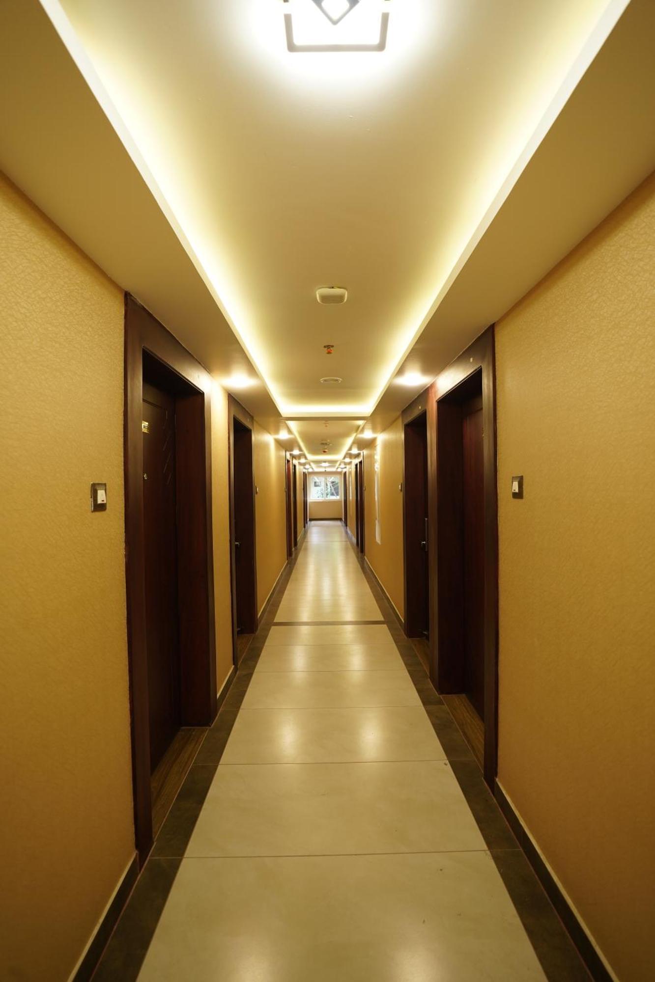 Hotel Newline Orchid Гуруваюр Экстерьер фото